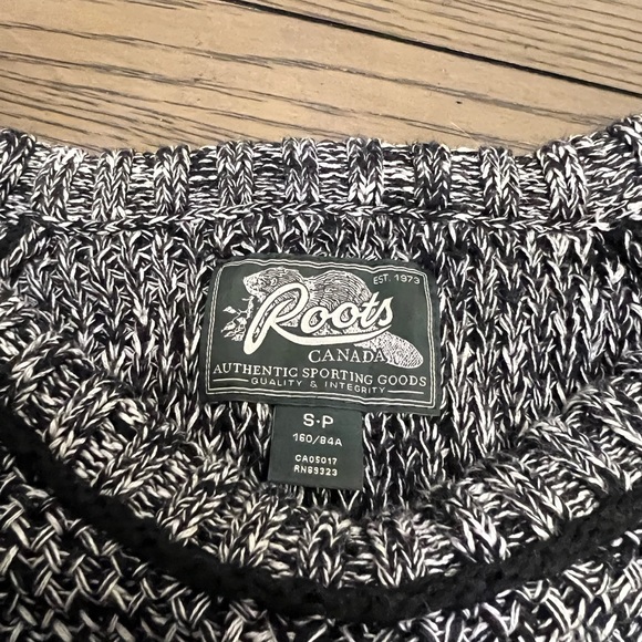 Roots salt and pepper sweater. Longer length - Picture 2 of 4